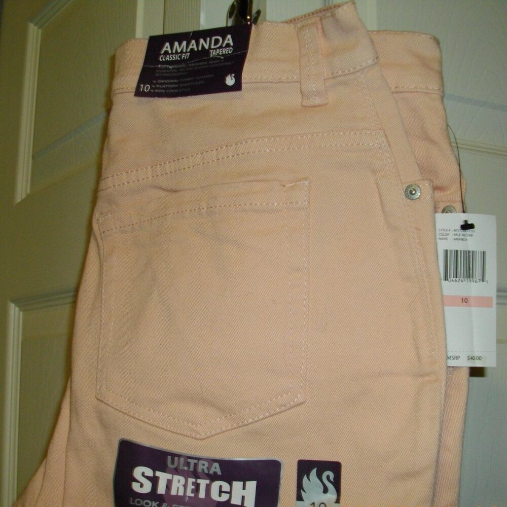 Women's Gloria Vanderbilt peach Amanda Classic Fit jeans.